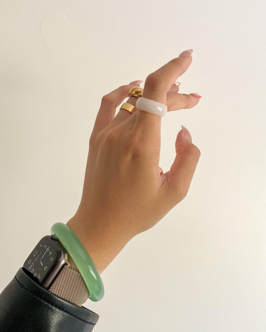 Tee — White Jade Ring